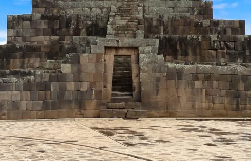 Ushnu o Piramide Inca Vilcashuaman Ayacucho