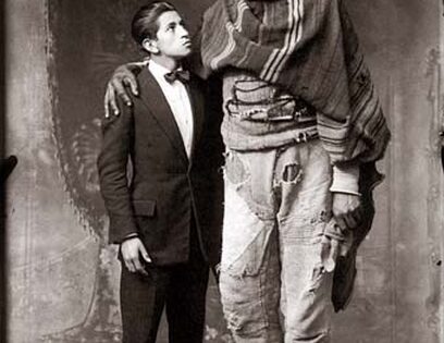 Martin Chambi Victor Mendivil Junto al Gigante de Paruro