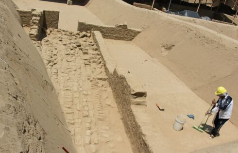huaca bandera arquitectura ceremonial 2013
