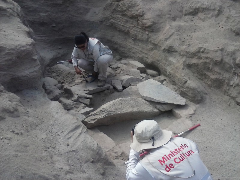 huaca monterrey hallazgo de camara funeraria