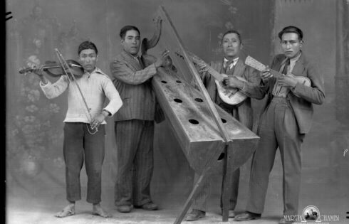Fotos de estudio Martin Chambi musicos populares