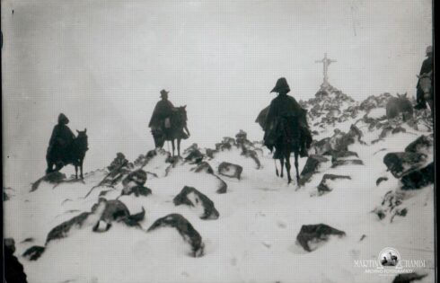 Retratos de campo Martin Chambi Jinetes en la nieve