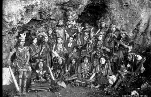 Retratos de campo Martin Chambi Luis Ochoa y Grupo de Teatro