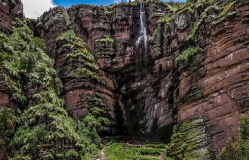 Qapac nan Ccorca Los Farallones de Tecsecocha
