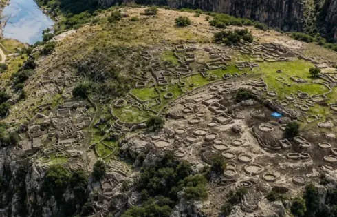 Vista panoramica del centro arqueologico de Taqrachullo